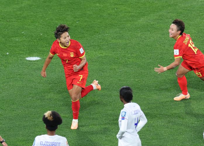 中国女足2-1海地进球